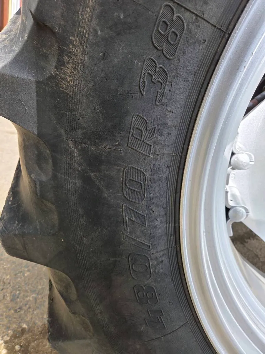 480/380 tyres - Image 3