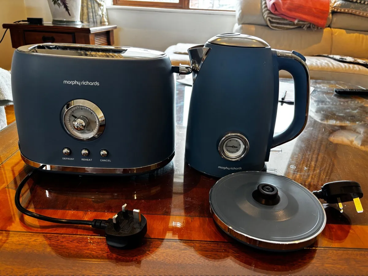 Kettle and Toaster Set - Image 1