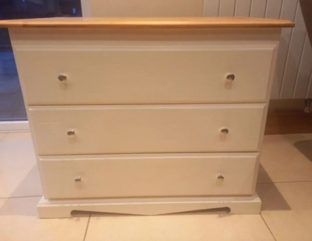 Chest of drawers - Image 1