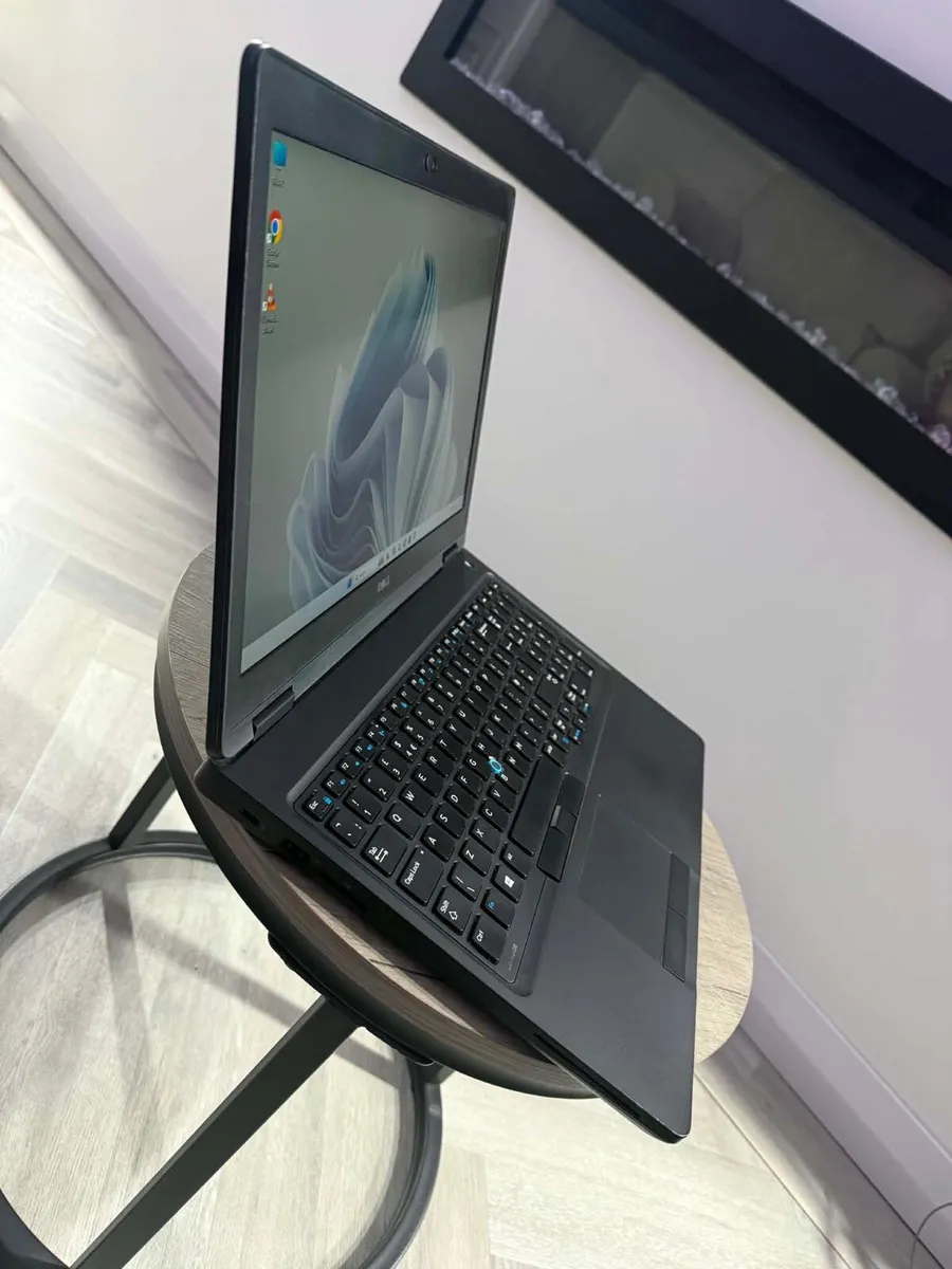 Laptop - Image 3