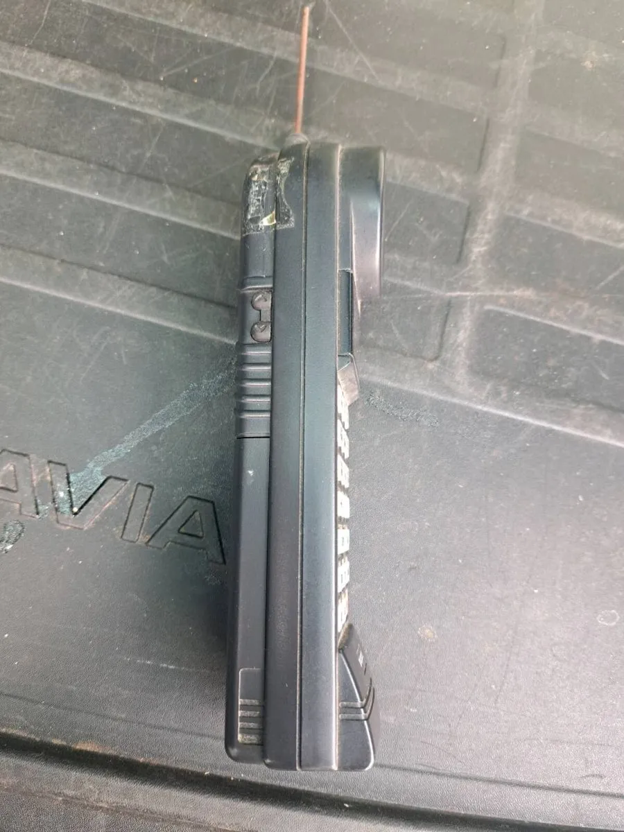 Old original  mobile phone - Image 2