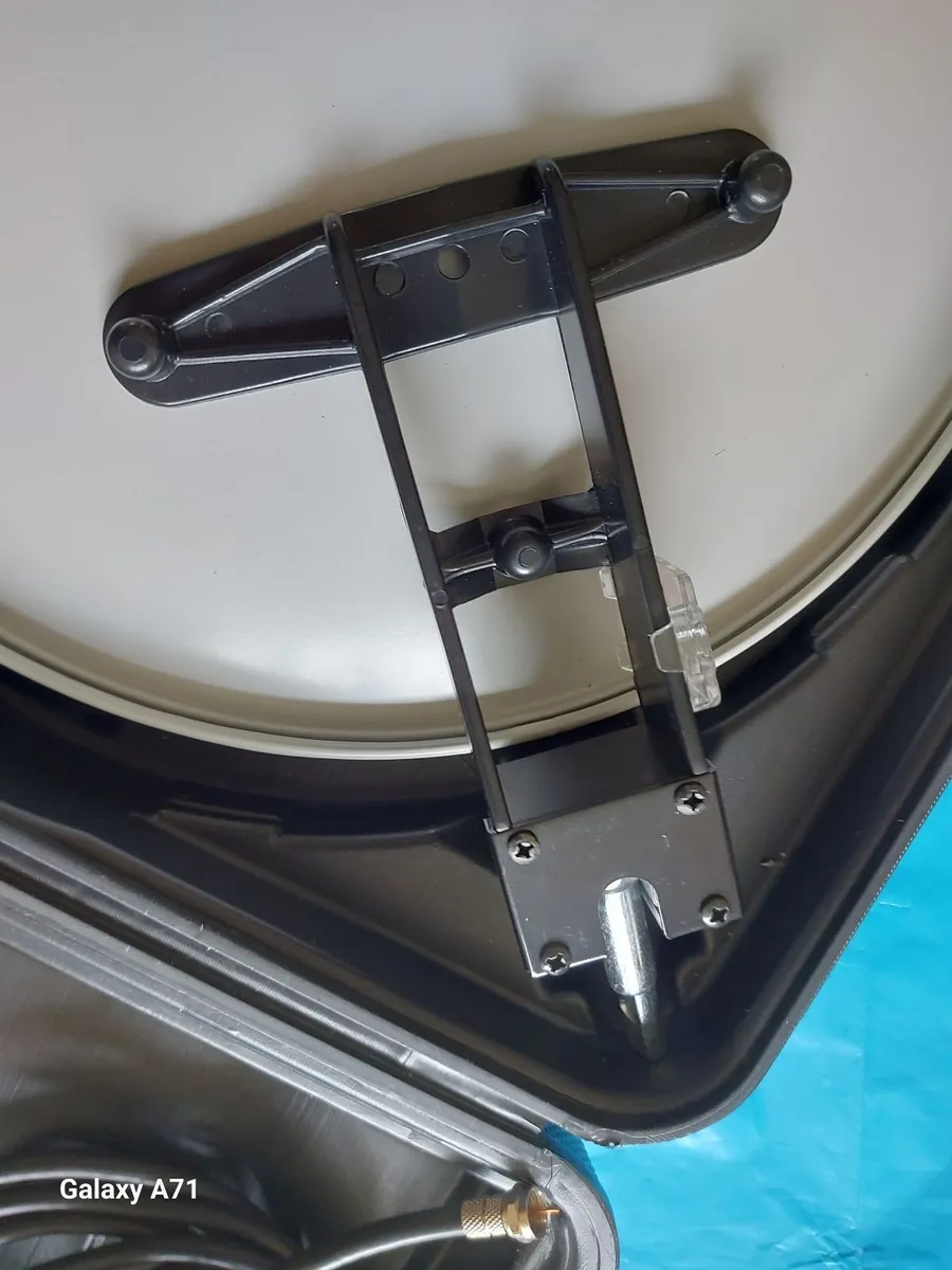Satellite Dish with accessories in Carry Case - Image 4