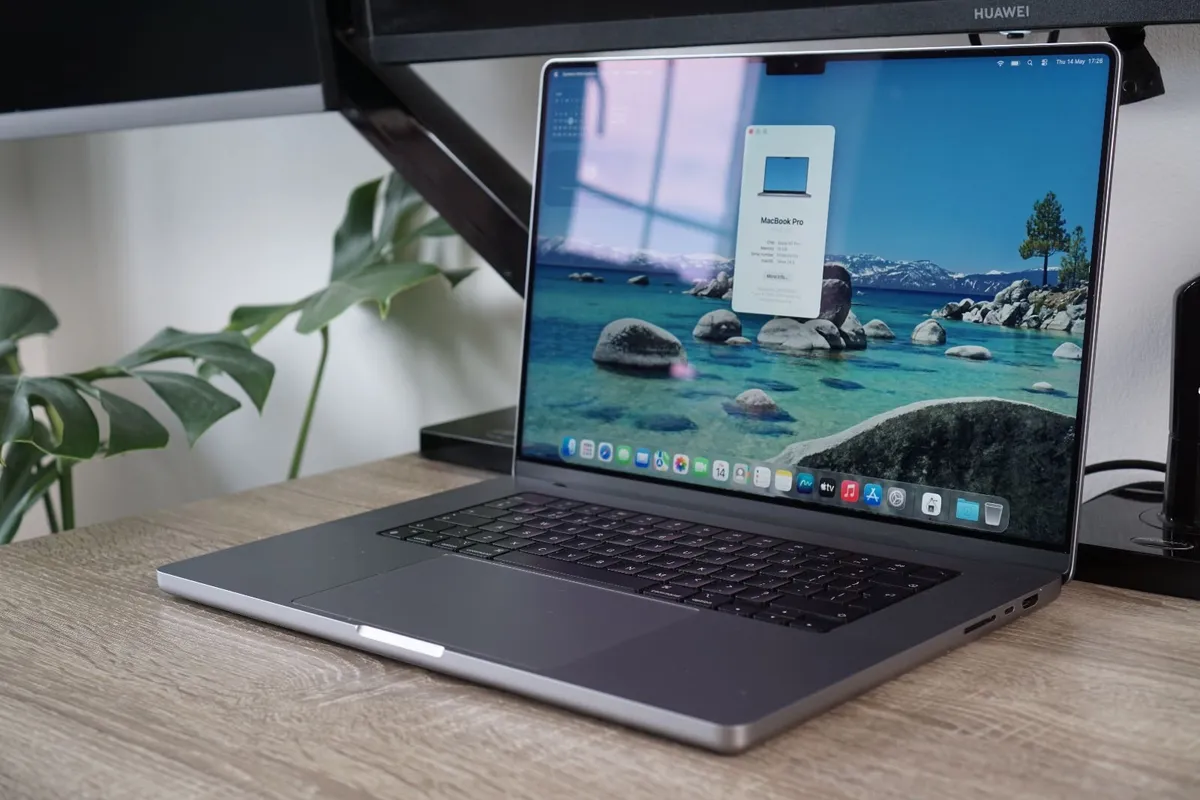 MacBook Pro 16" 2021 M1 Pro | 16GB | 512GB - Image 1