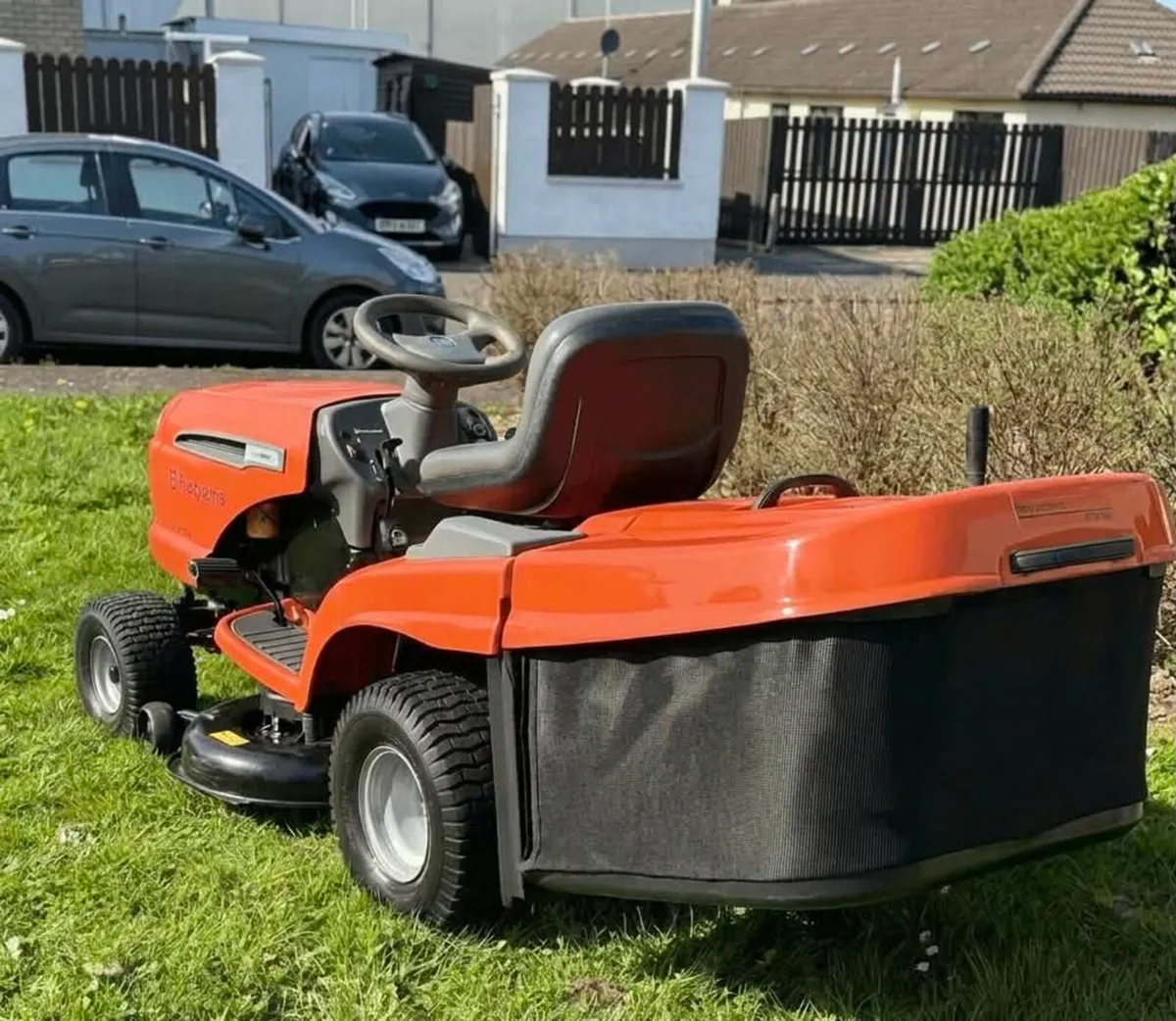 Husqvarna ride on lawnmower - Image 3