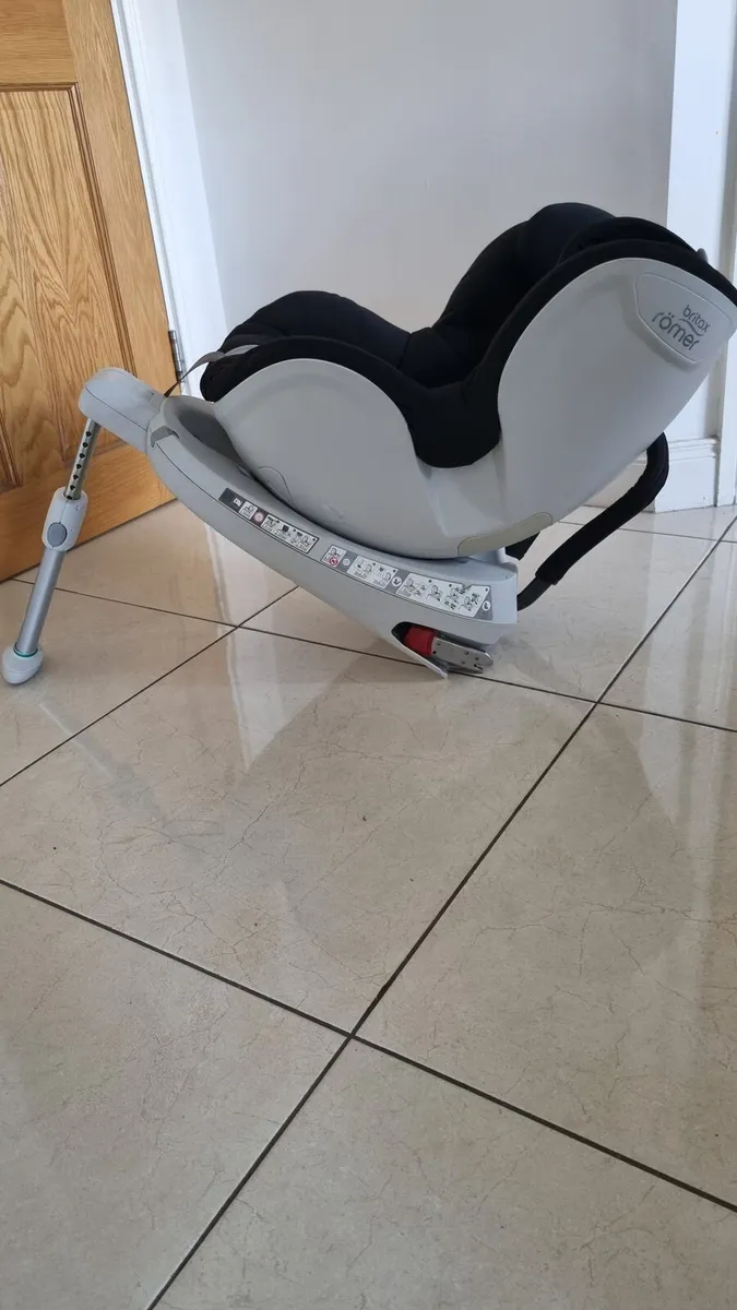 Britax Romer 360 Rotating Car Seat with isofix - Image 2