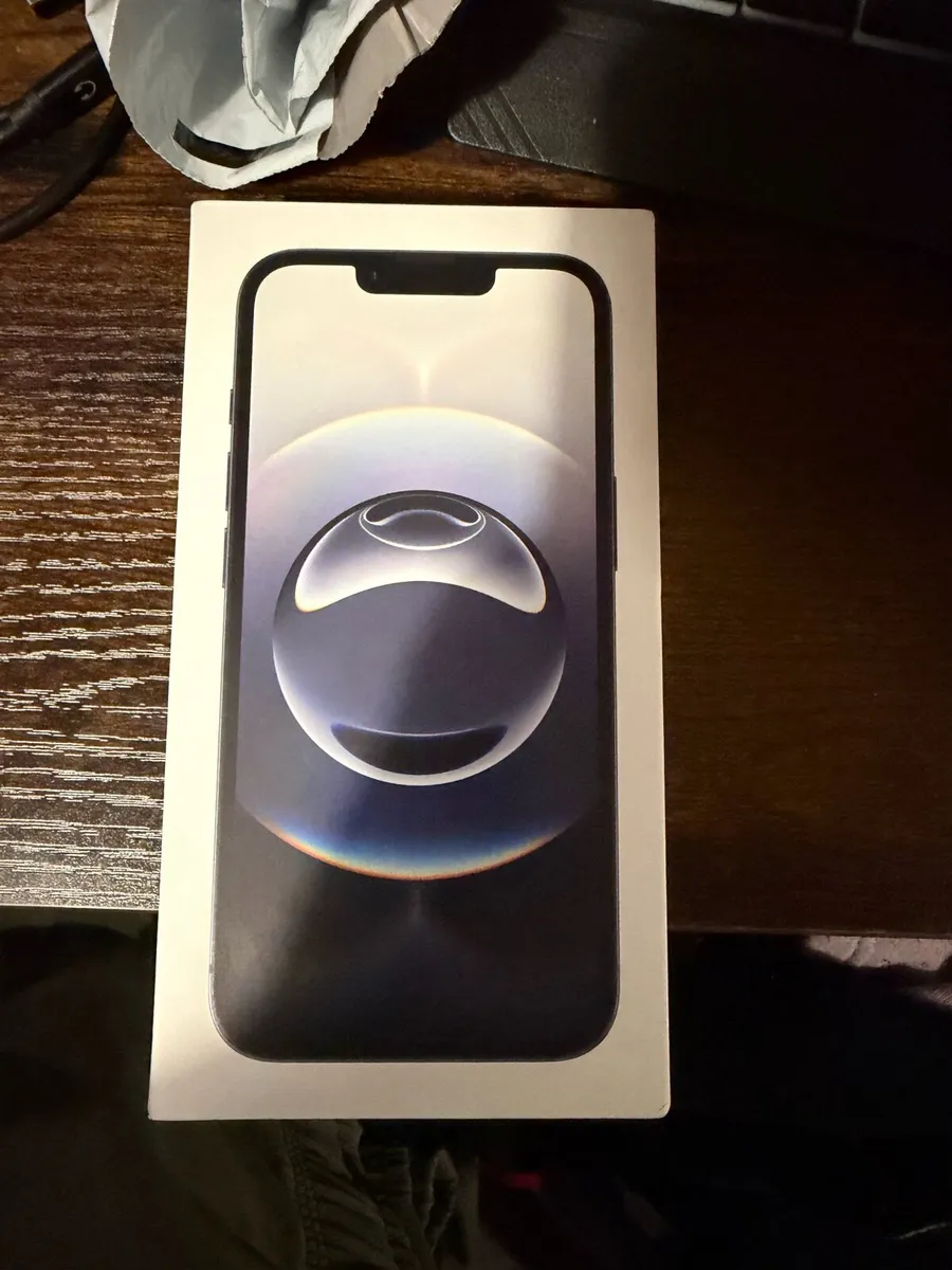 iPhone 16e - Image 1
