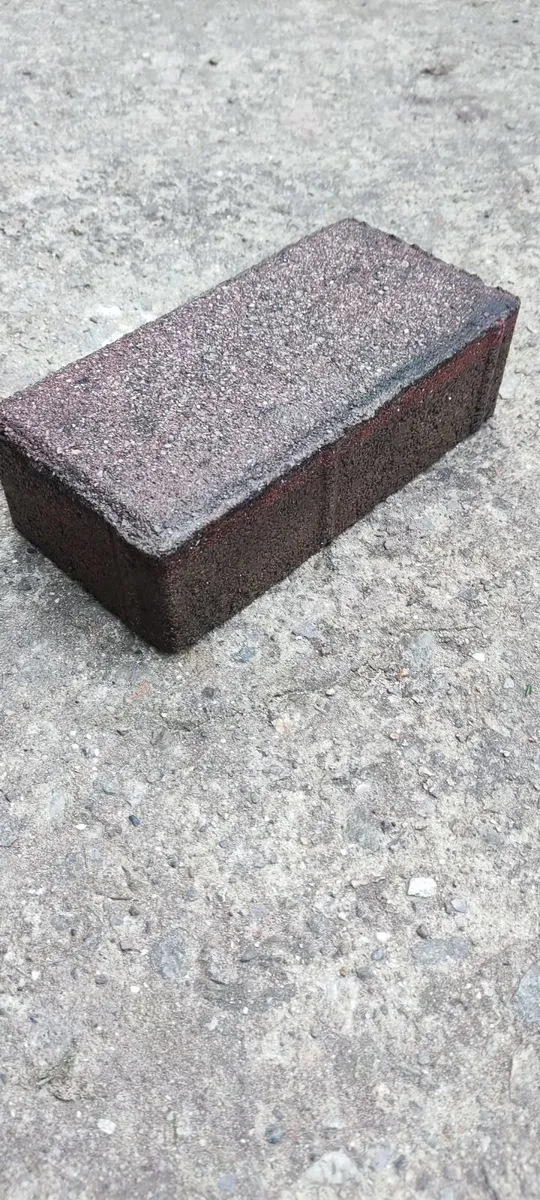 Pawing stones - Image 2