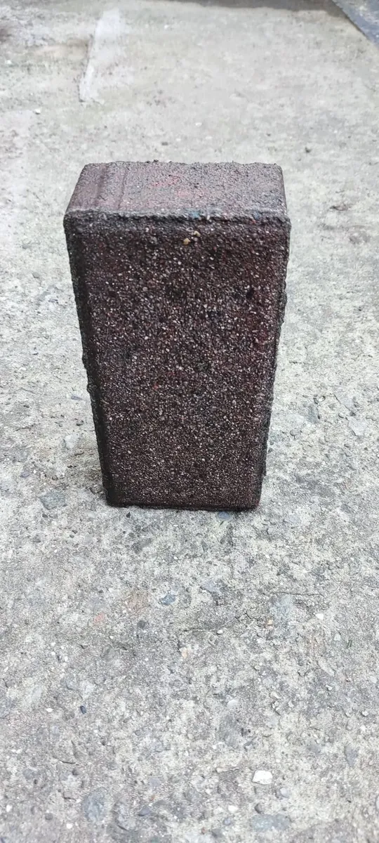 Pawing stones - Image 1
