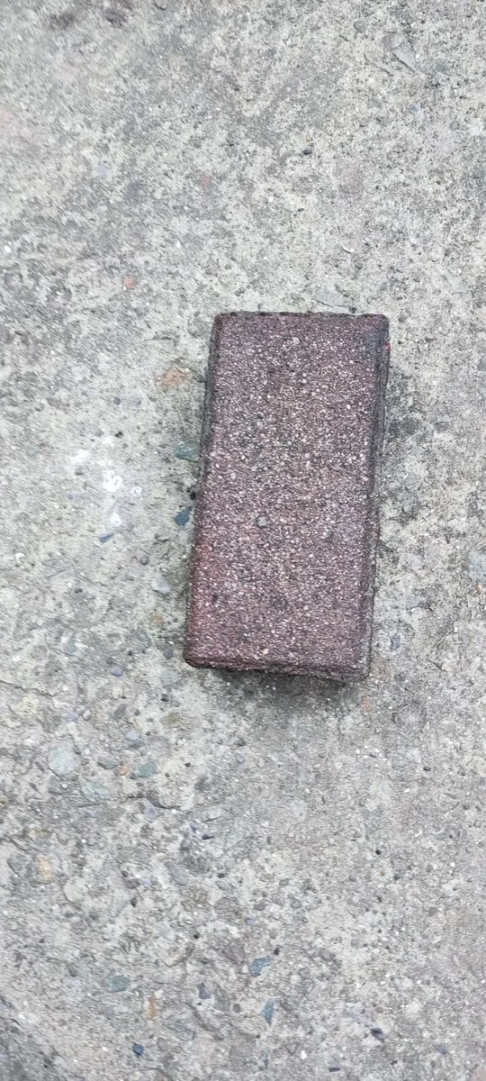 Pawing stones - Image 3