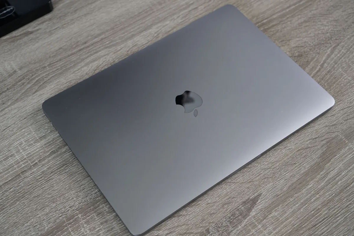 Apple MacBook Pro 13" 2019 | i5 2.4GHz | 8GB | 4TB - Image 4