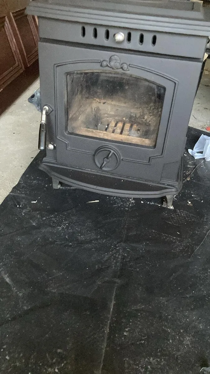 Solid fuel stove - Image 1