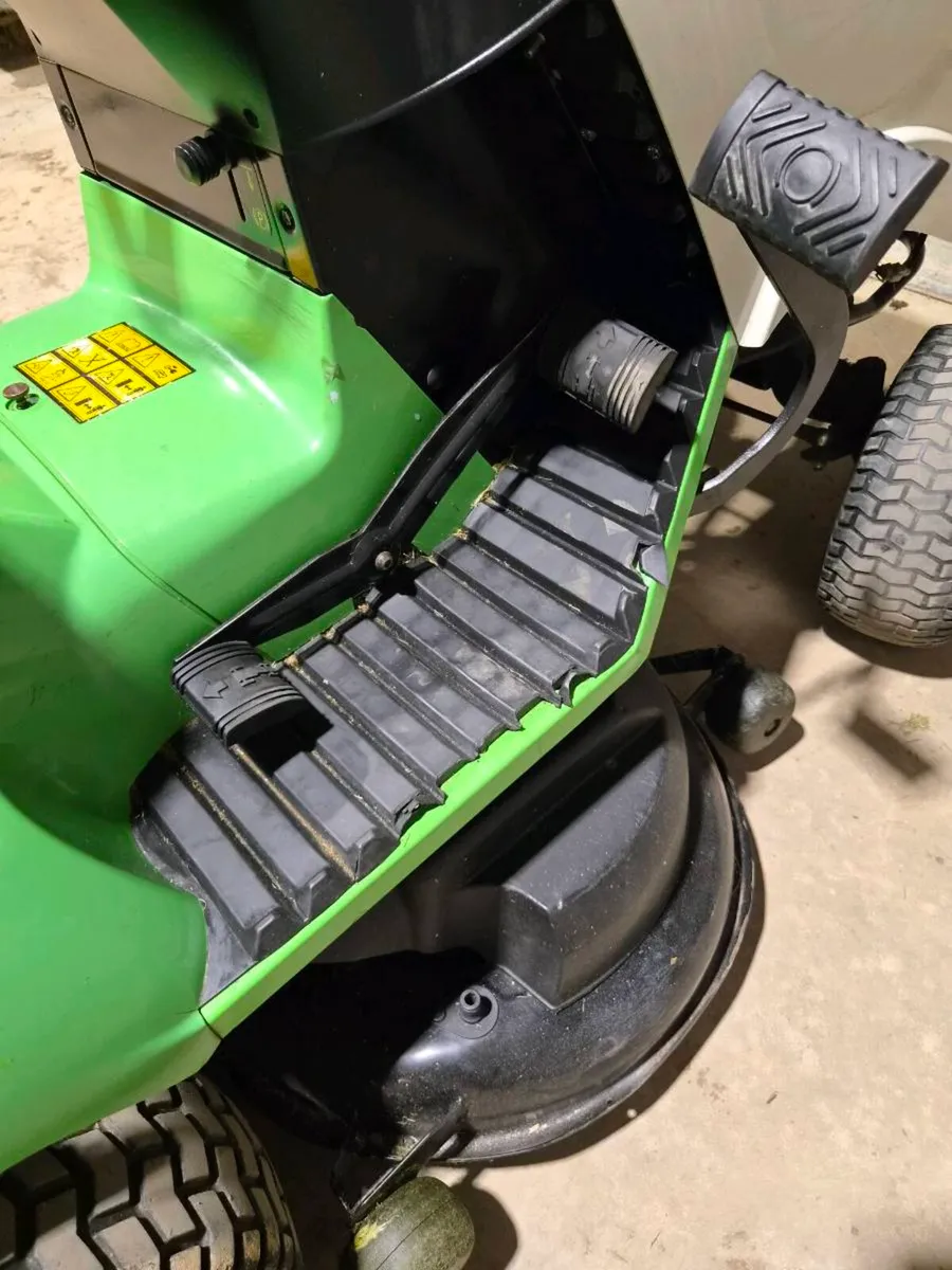 Viking Ride On Lawnmower - Image 4