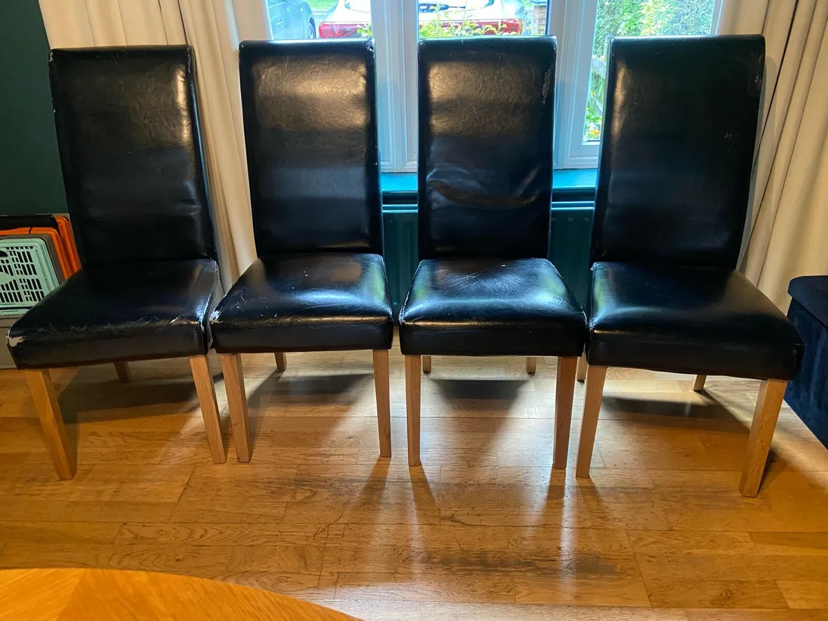 Free…   4 Chairs - Image 1