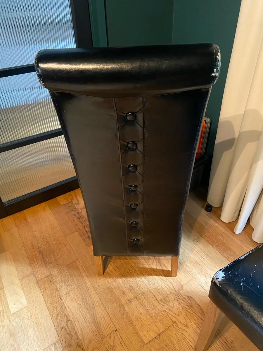 Free…   4 Chairs - Image 2
