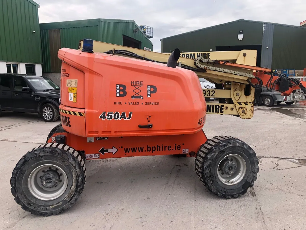 JLG BOOM LIFT - Image 1