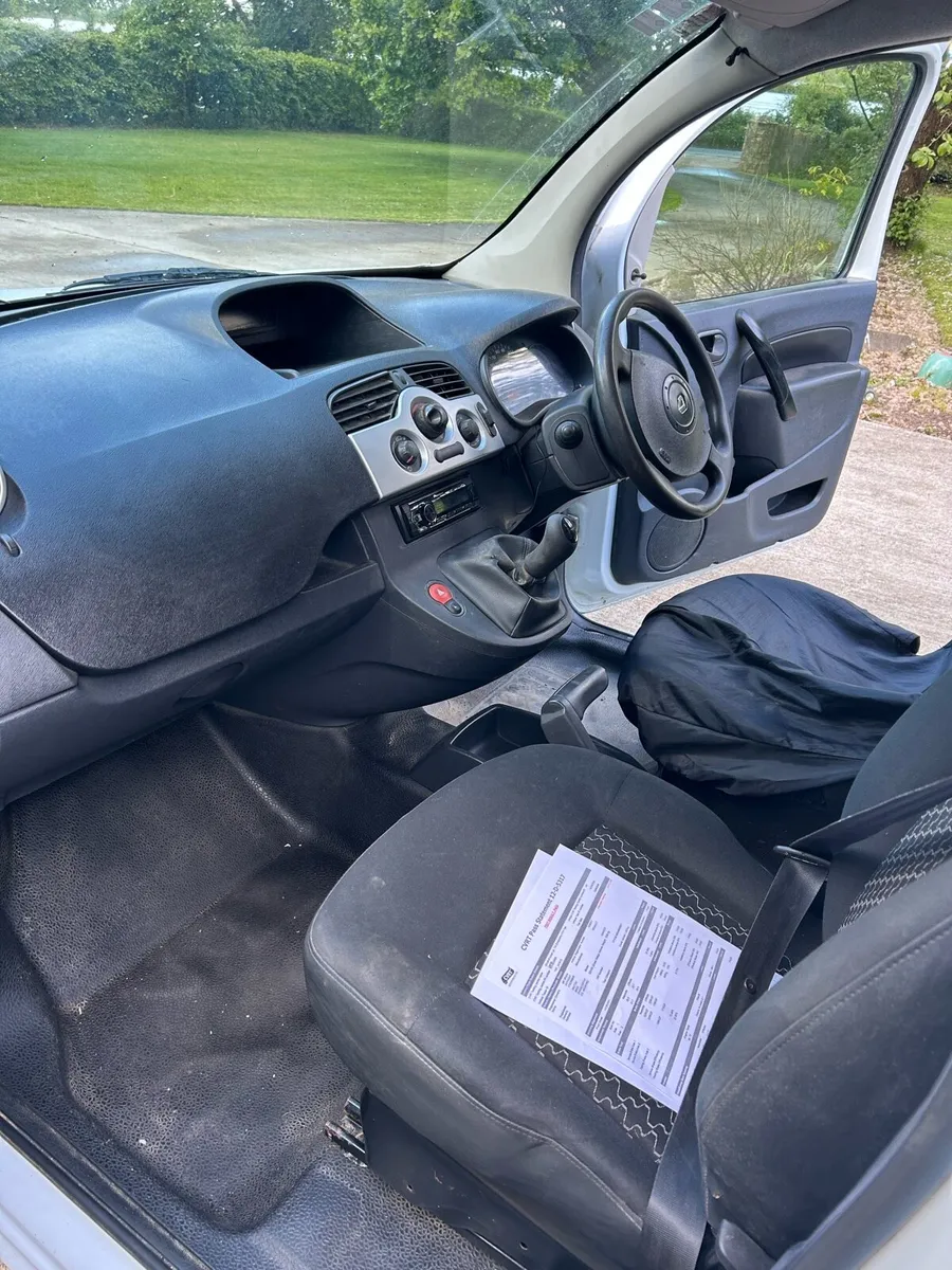 Van - Image 2
