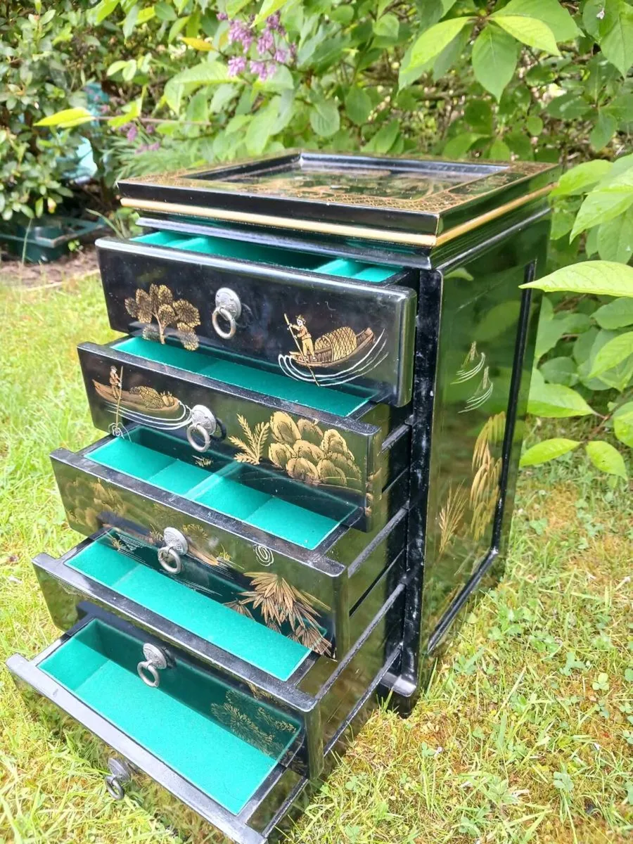 Oriental jewellery box - Image 1