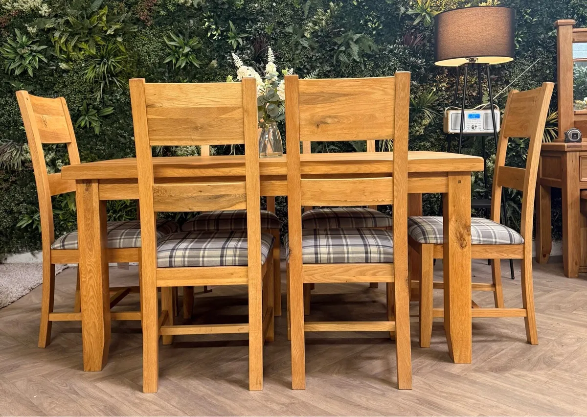 Solid oak kitchen table & 6 chairs - Image 2