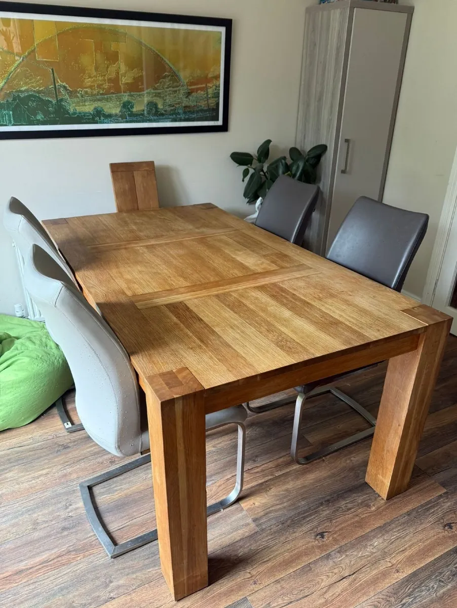 Solid oak dining table and 2 solid oak chairs - Image 1