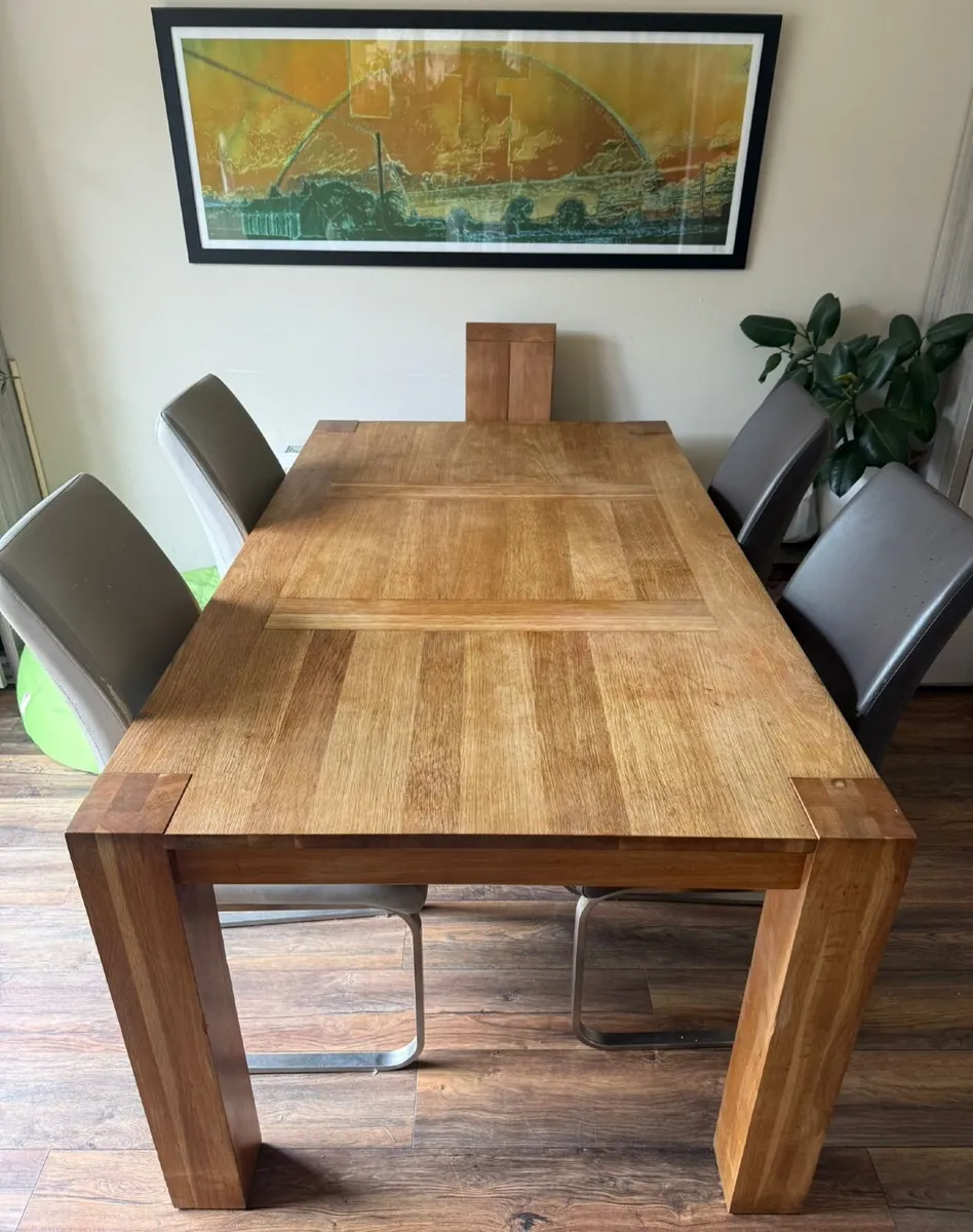 Solid oak dining table and 2 solid oak chairs - Image 2