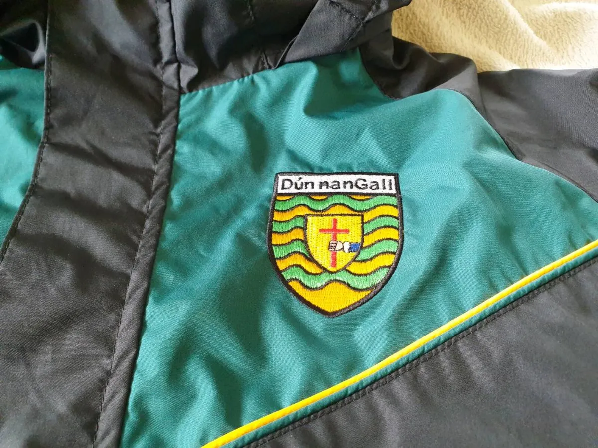 Donegal Gaelic Football Coat 2016 to 2017 - Image 2