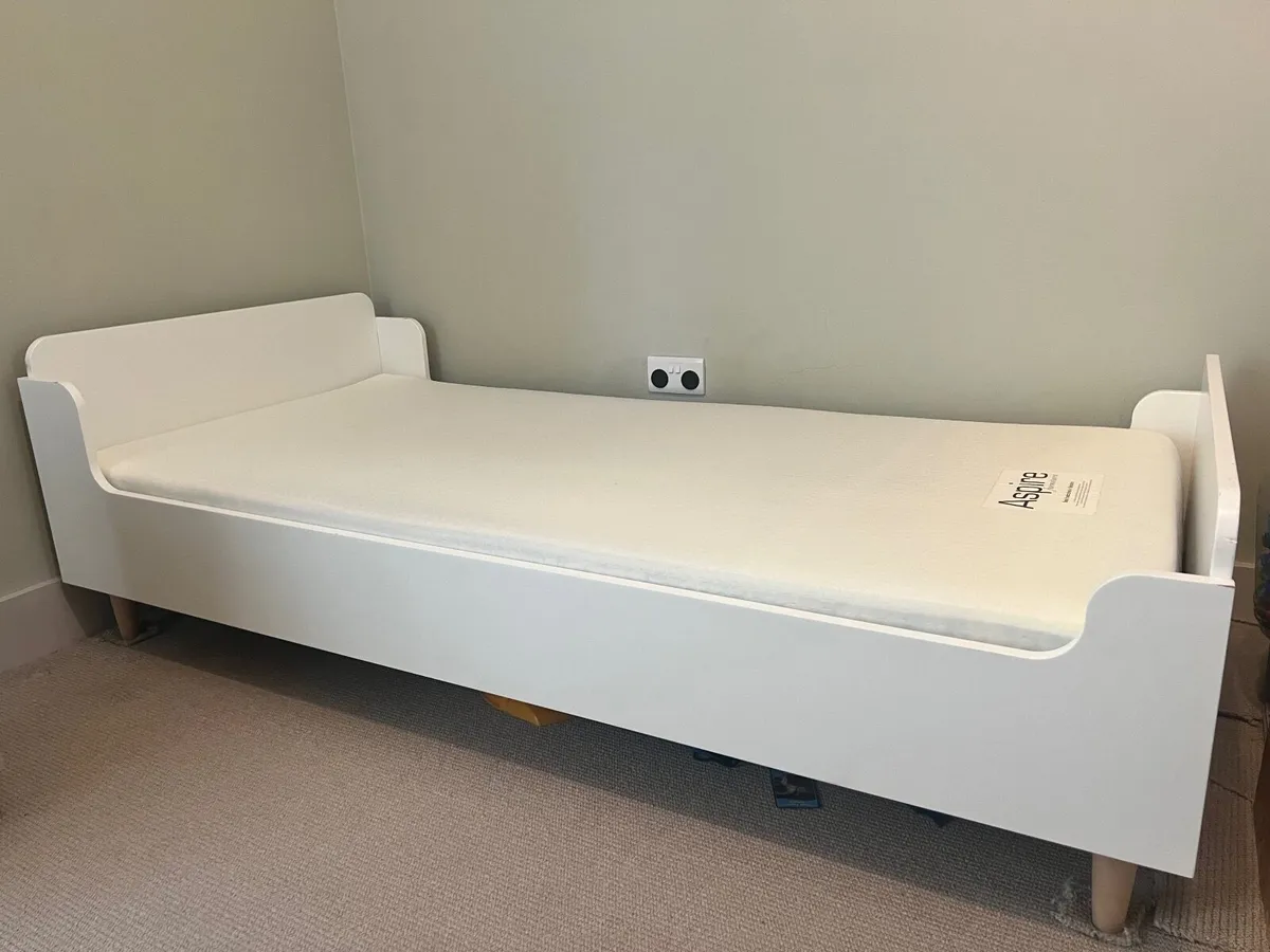Single bed with mattress - Image 3
