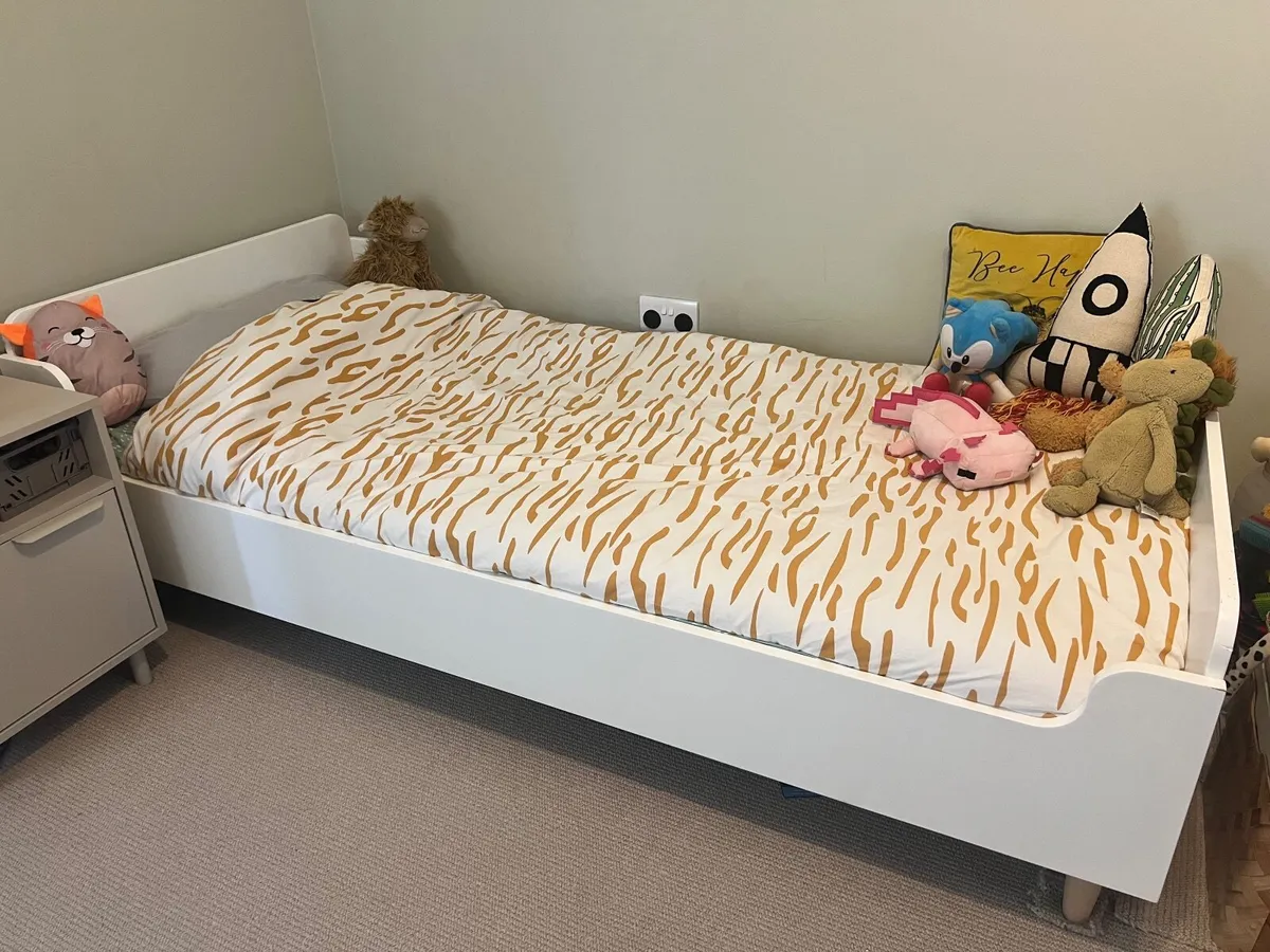 Single bed with mattress - Image 4