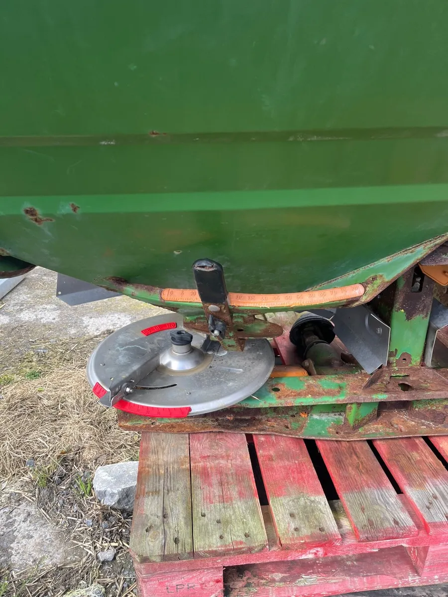 Fertiliser spreader - Image 3