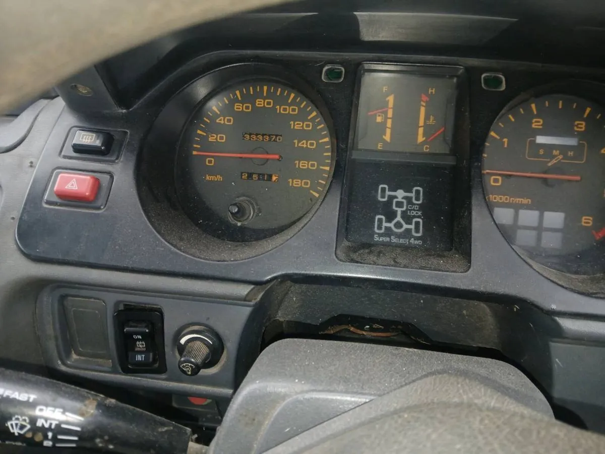 1992 Pajero 2.5td manual 5seats €56 tax - Image 3