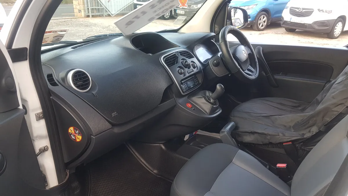 Renault Kangoo MAXI LOW KM MINT VAT INVOICE - Image 4
