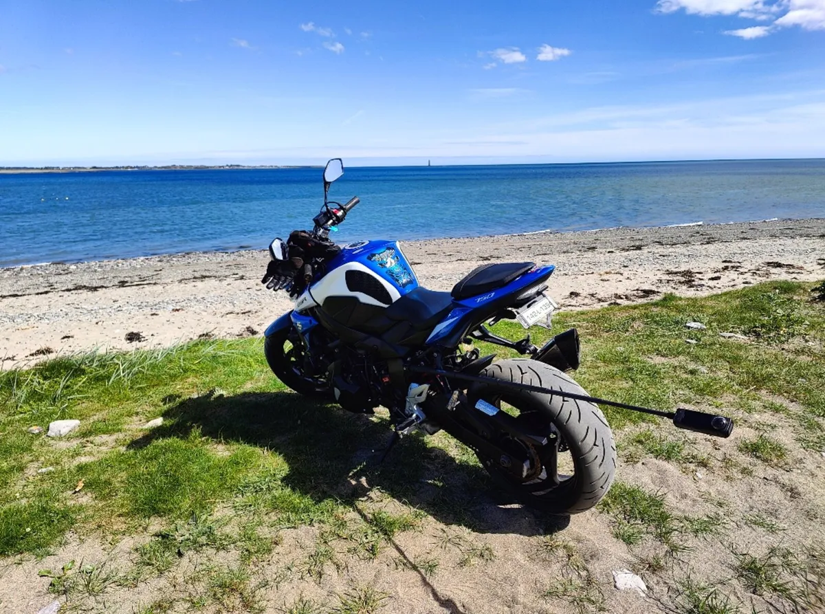 Suzuki gsr 750 - Image 1