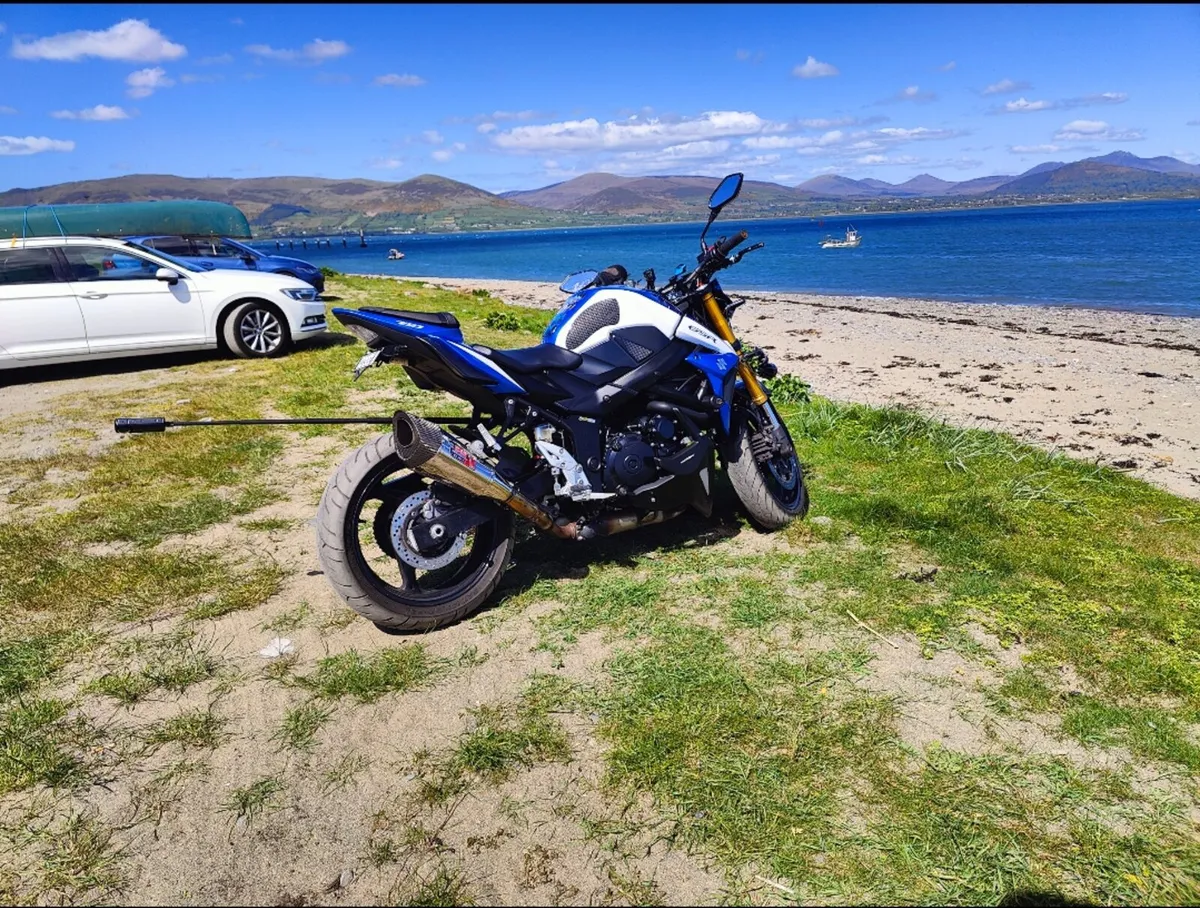 Suzuki gsr 750 - Image 2