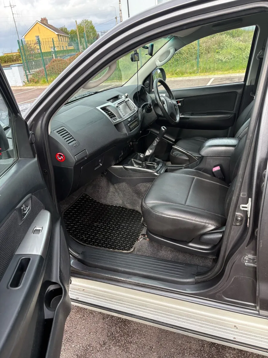 Toyota Hilux - Image 4