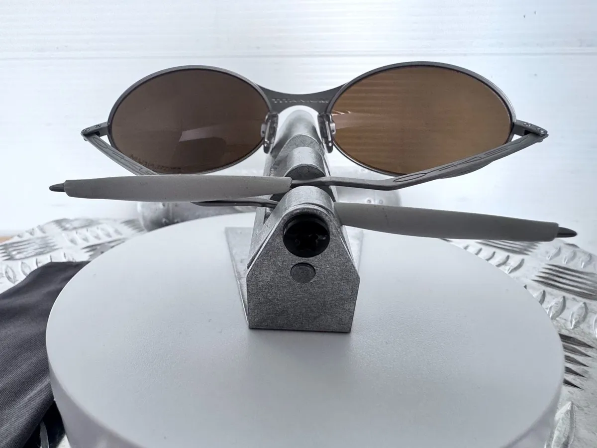 Authentic Vintage Oakley T-Wire Titanium Sunglass - Image 2