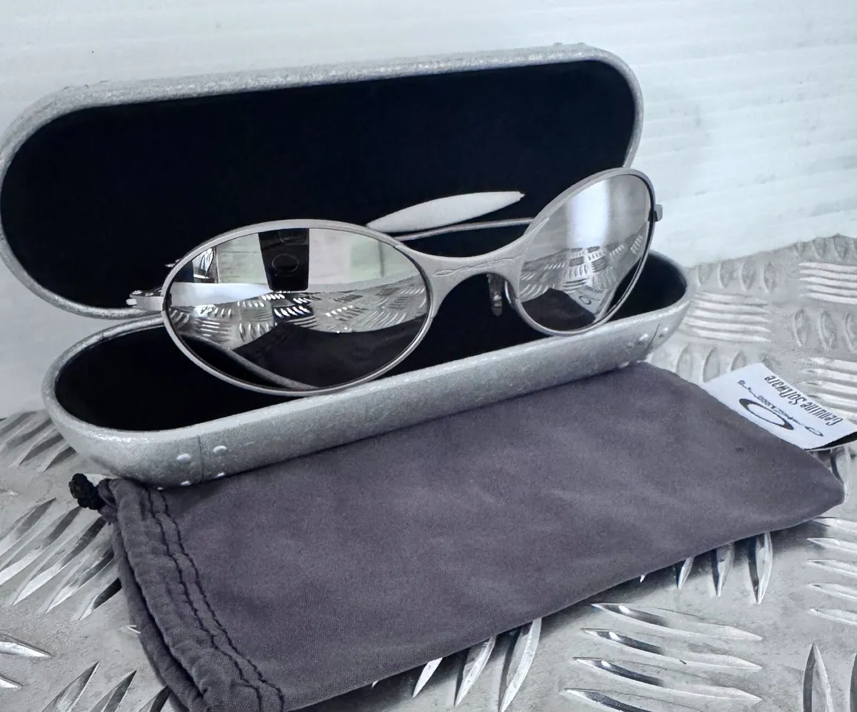 Authentic Vintage Oakley T-Wire Titanium Sunglass - Image 1