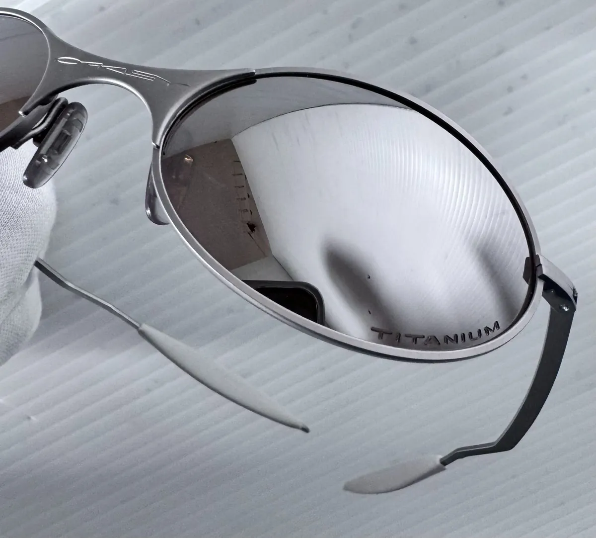 Authentic Vintage Oakley T-Wire Titanium Sunglass - Image 4