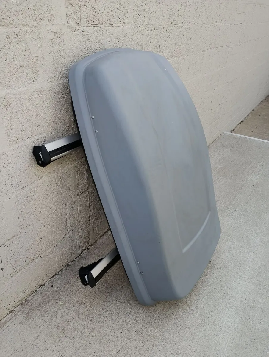 Dacia Sandero roof box with rails - Image 1