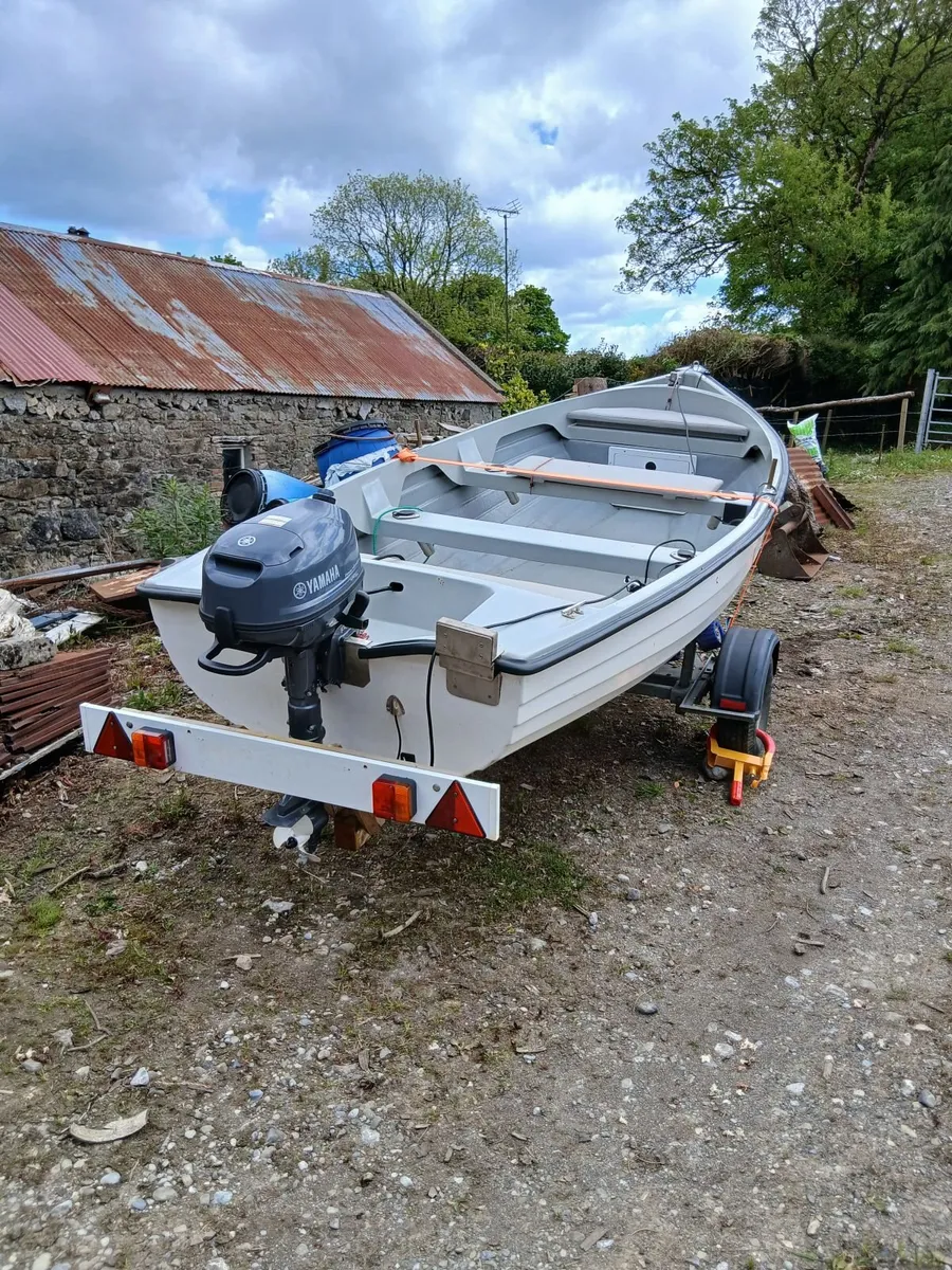 14ft fibreglass fishing boat with engine and trail - Image 4