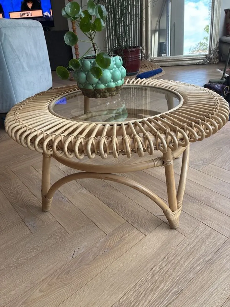 Rattan table - Image 1