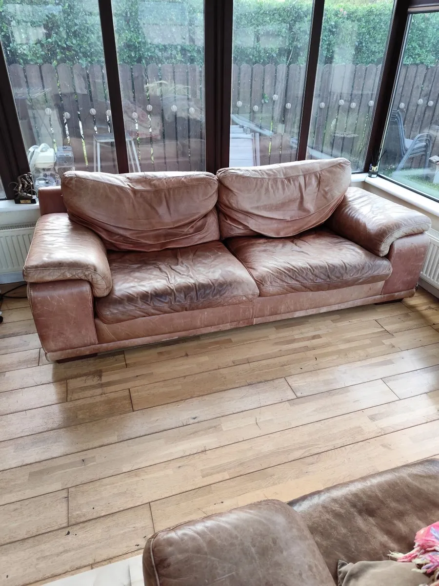 Couch 3 seat and a 2 seater - Image 2