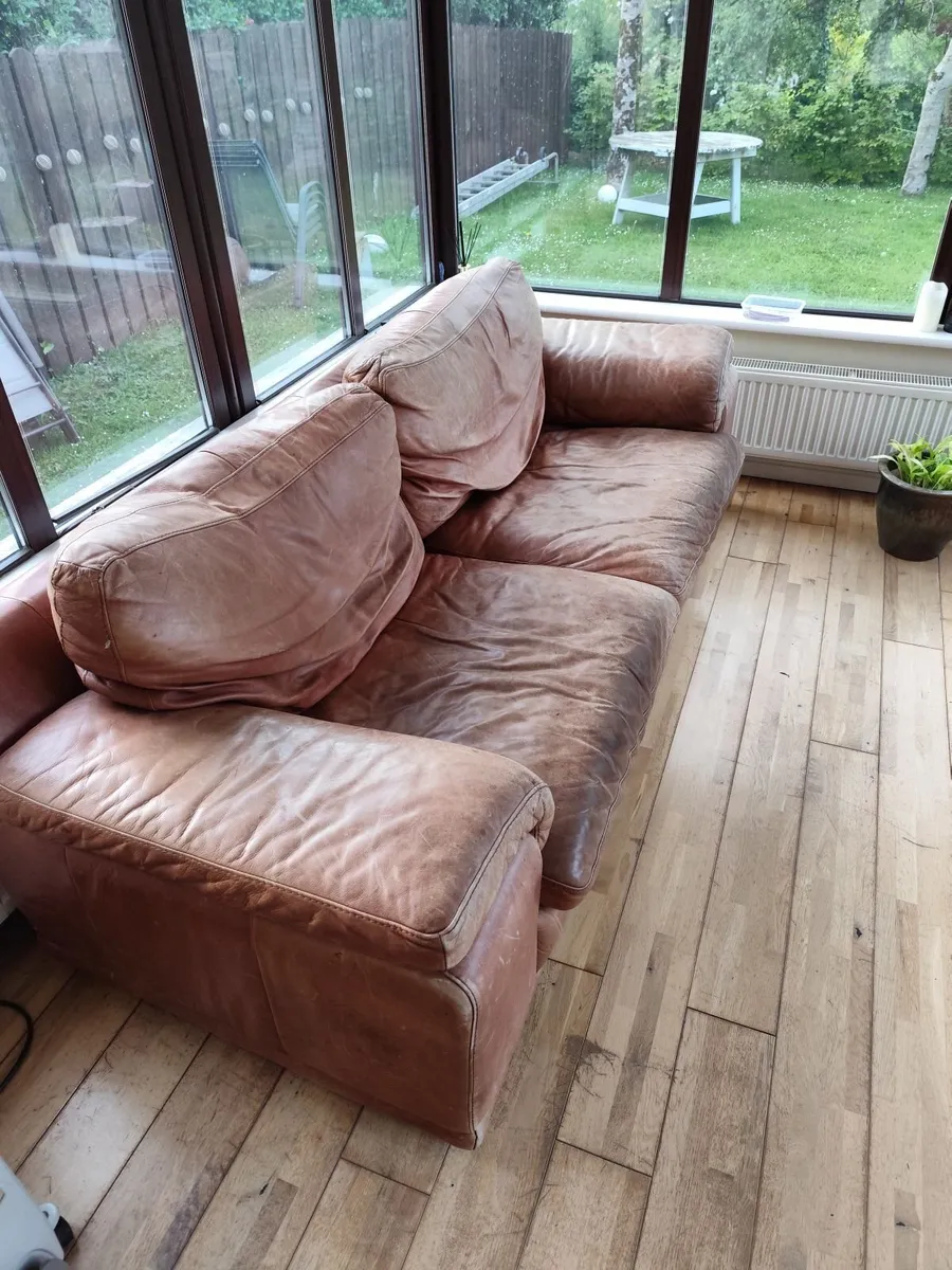 Couch 3 seat and a 2 seater - Image 1