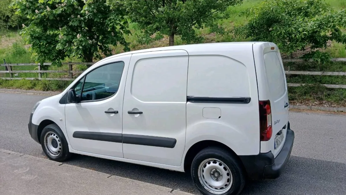 Citroën berlingo 3 seater. Van Test 8-26 Tax 8-26 - Image 3