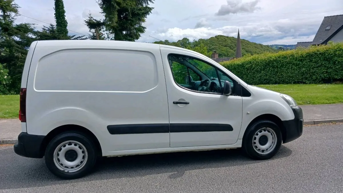 Citroën berlingo 3 seater. Van Test 8-26 Tax 8-26 - Image 4