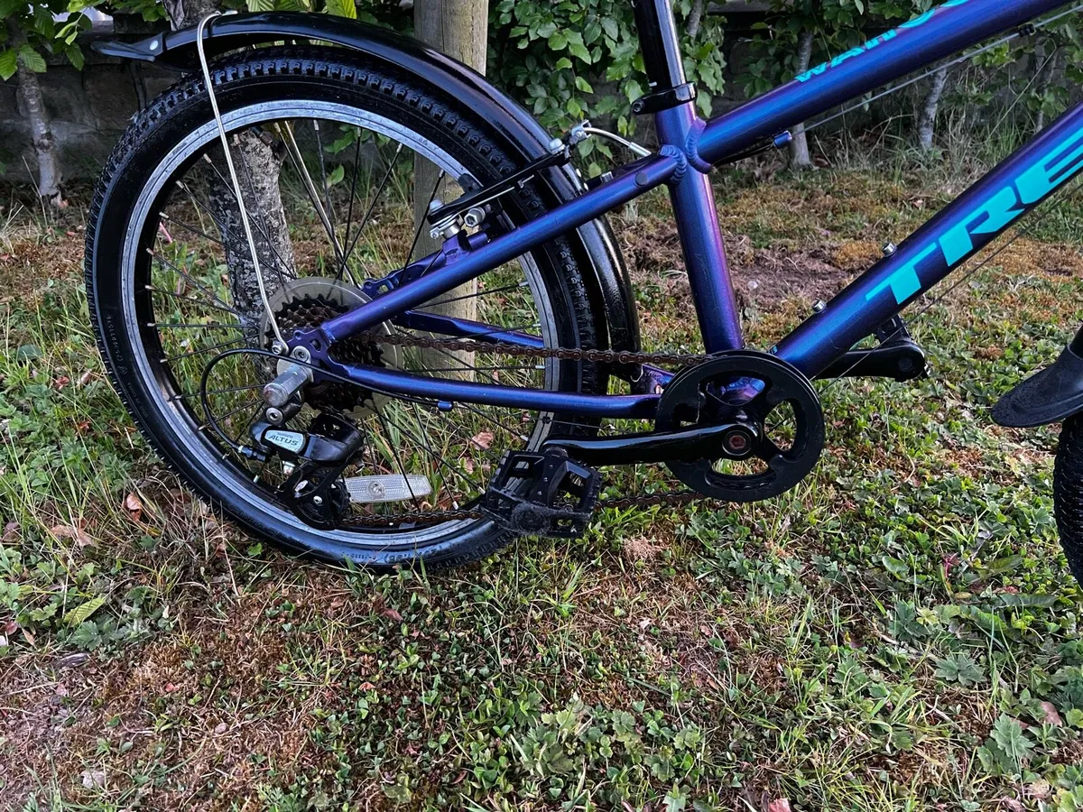 TREK WAHOO! 8 Speed bike ( LIKE NEW ) - Image 2