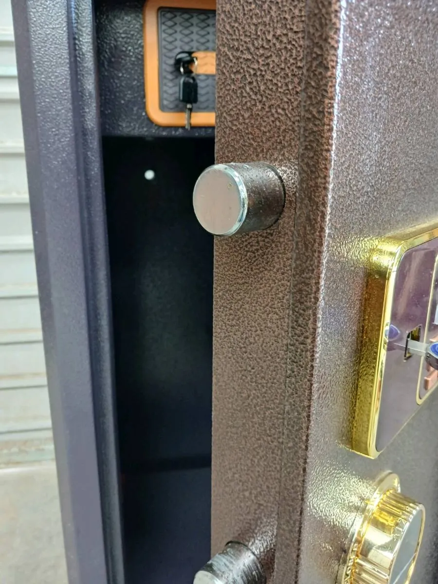 Fireproof high security Safe 920mm high - Image 3