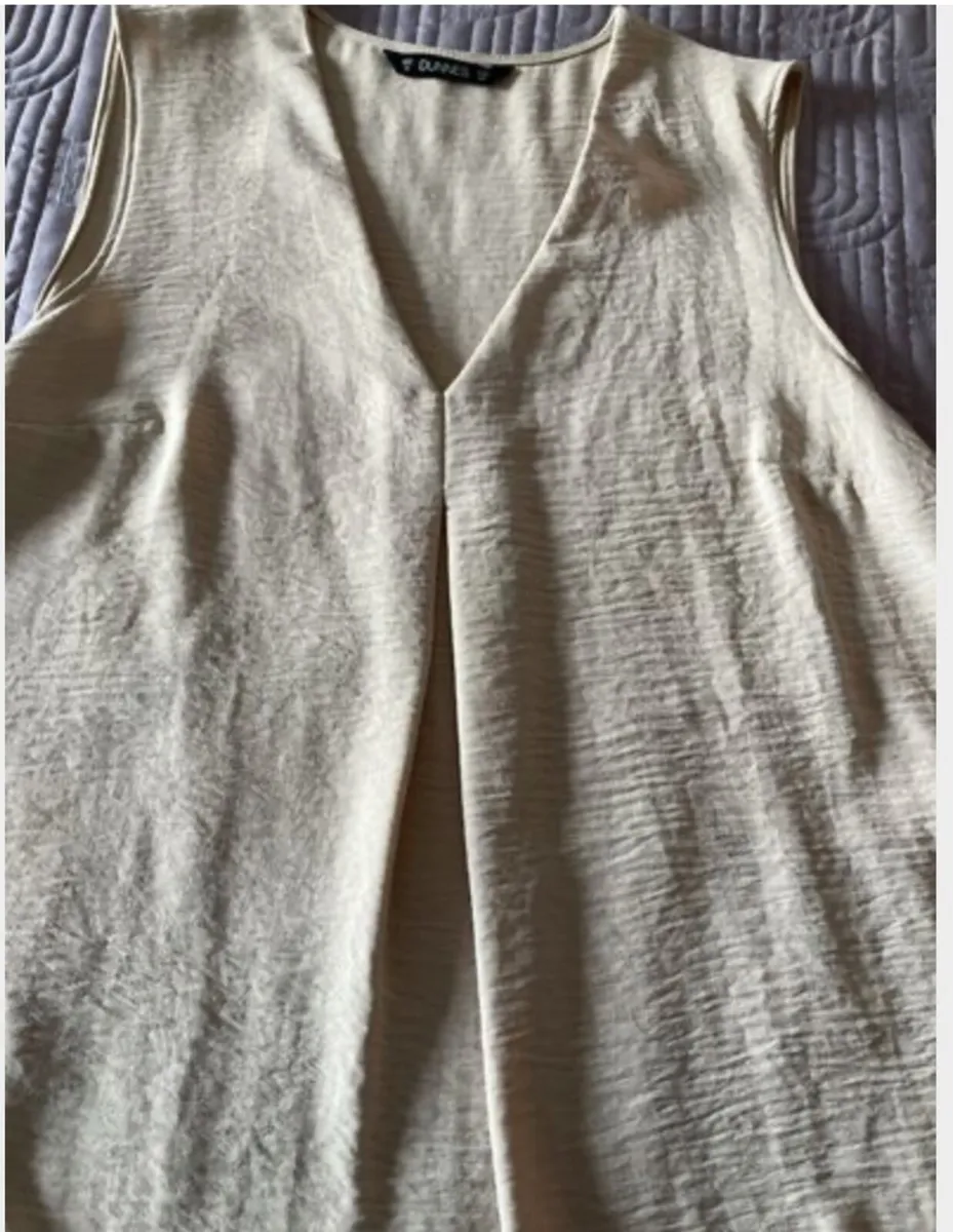 Dunnes sleeveless top size 12 - Image 4