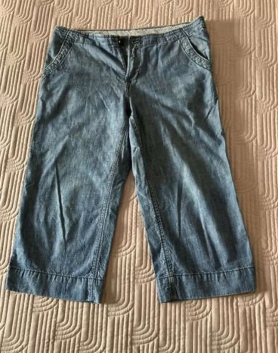 M&S Three Quarter length trousers Size 14 - Image 1