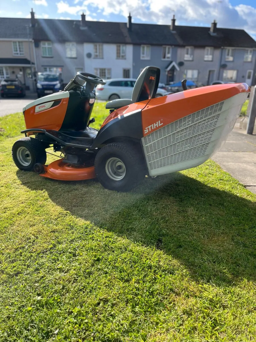 Sthill commercial grade petrol ride on lawnmower - Image 4