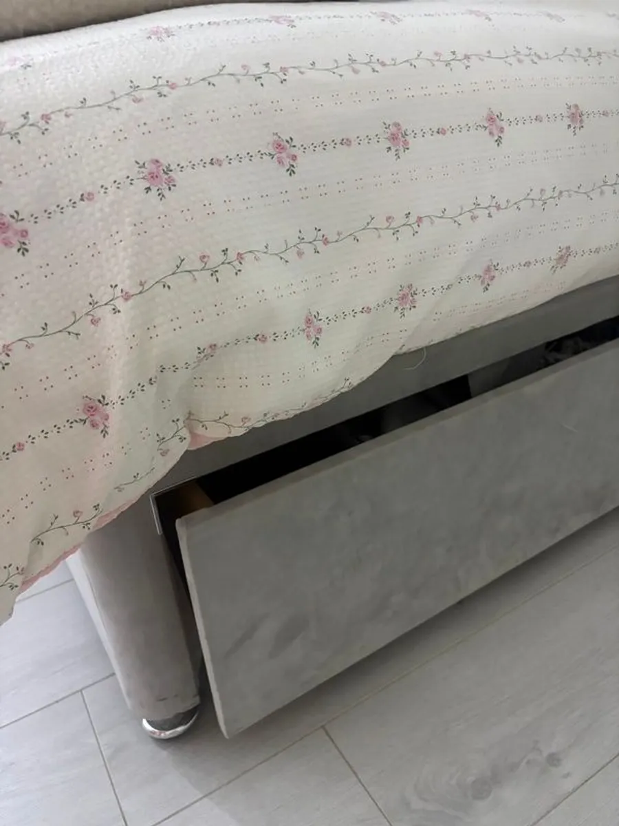 Double Bed - Image 3