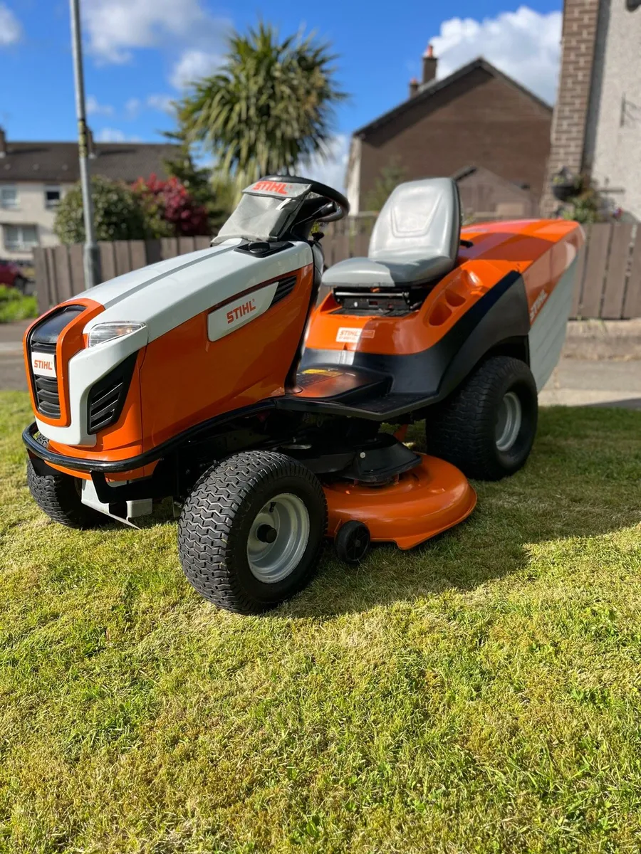 Sthill commercial grade petrol ride on lawnmower - Image 2